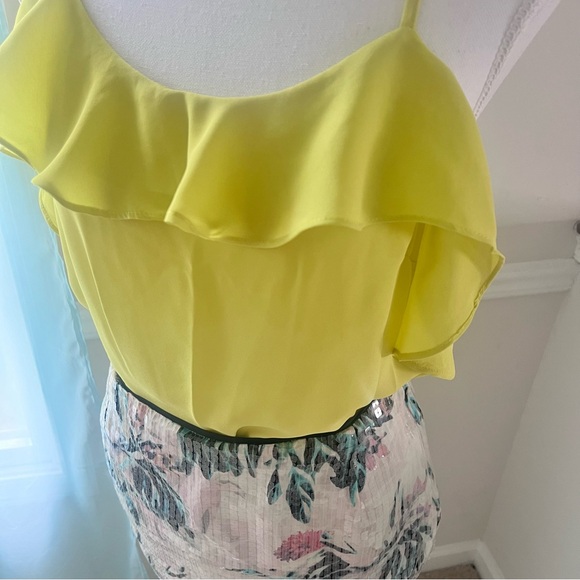 H&M Sequin Flower Print size 6 skirt with gold zipper closure - Picture 5 of 8